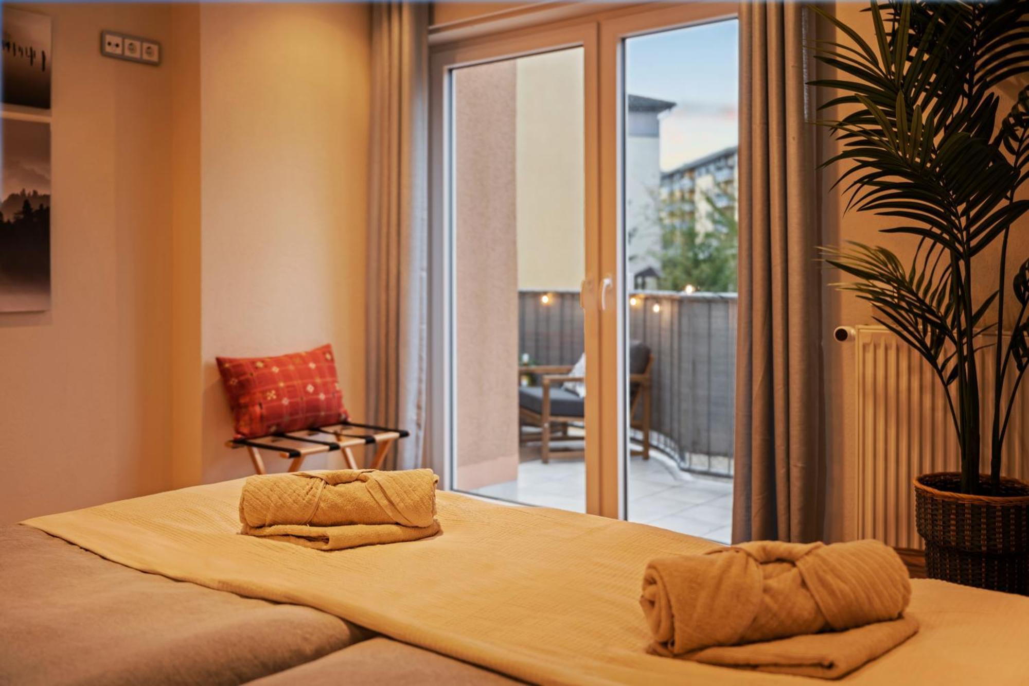 Edler Wohnraum Schwanenteich-Suite Mit Balkon, Kaffeevollautomat, Lift & Parkplatz Цвиккау Экстерьер фото